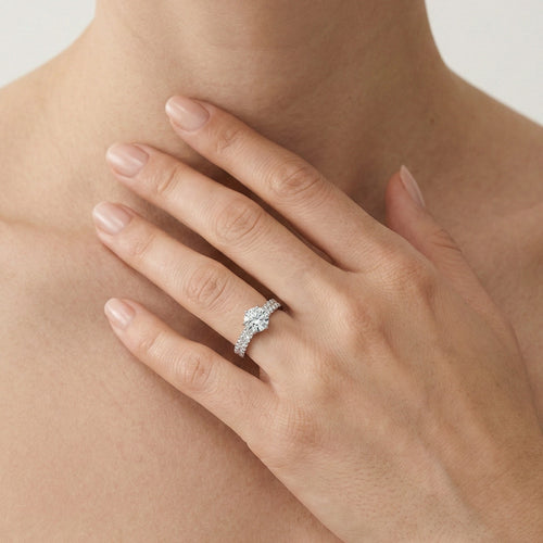 Chic white gold ring