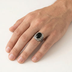 Pánský stříbrný prsten s oválným onyxem