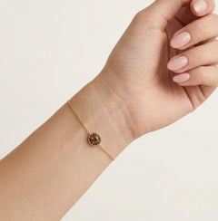Bracelet Harmonie en or jaune avec moldavite et grenat