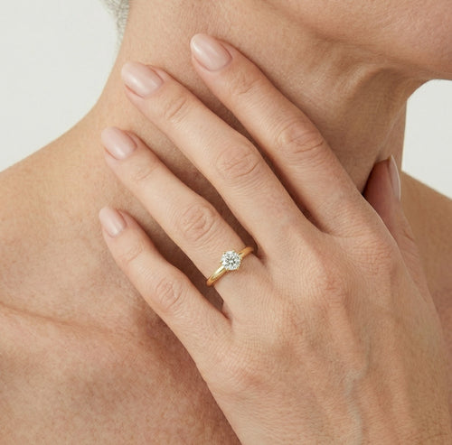 Bague classique pratique en or jaune avec zircon