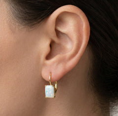 Pendientes de oro con ópalo blanco rectangular