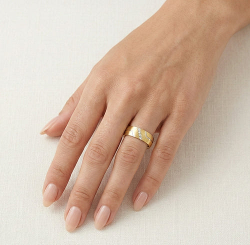 Anillo de boda grueso de oro amarillo y blanco