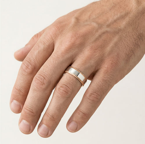 Ehering aus Weiß- und Roségold mit besonderen Kanten