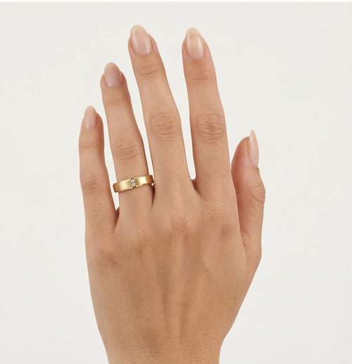 Bagues de mariage scintillantes en or jaune