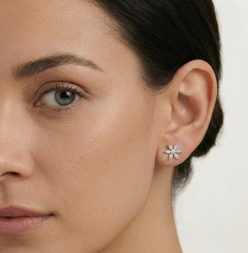 Stříbrné náušnice ve tvaru květiny  marquise  a kulatými zirkony