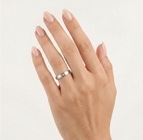 Anillo de boda elegante de oro blanco