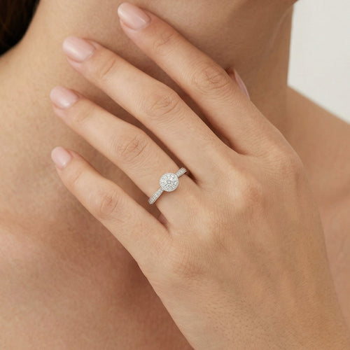 Klasický minimalistický dámský zásnubní prsten s postranními diamanty