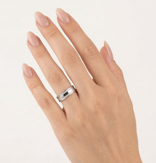 Bague de mariage large en or blanc gravée