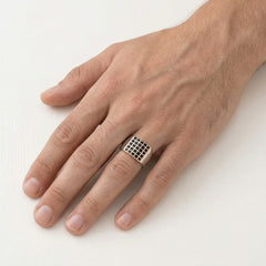 Stříbrný pánský prsten s víceřadou emailovou úpravou