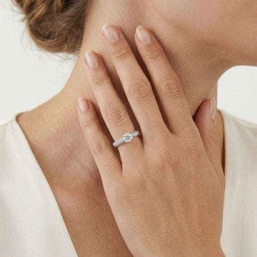 Bague de fiançailles en or rose avec diamant