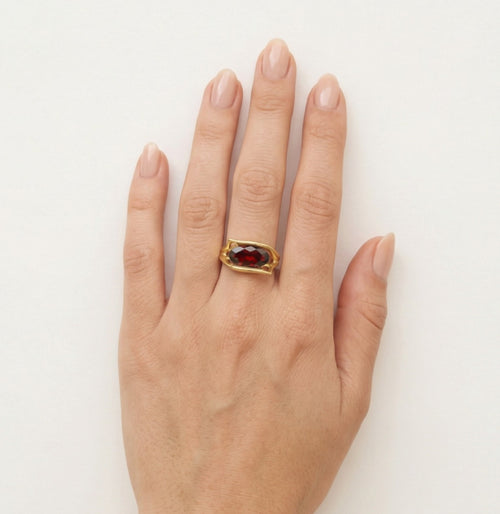 Eleganter Granat-Gelbgold-Ring