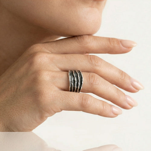 Stříbrný prsten s minimalistickým designem