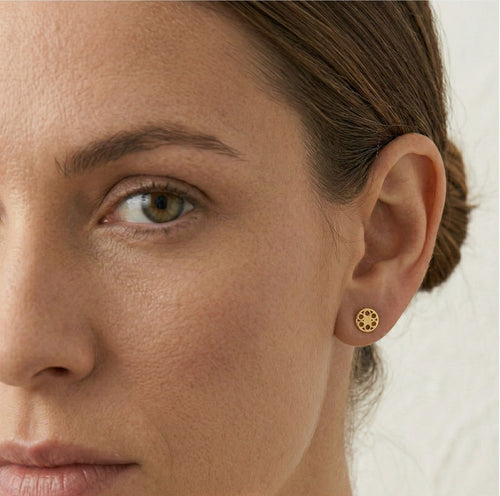 Clous d’oreilles en or taillés en forme de fleur