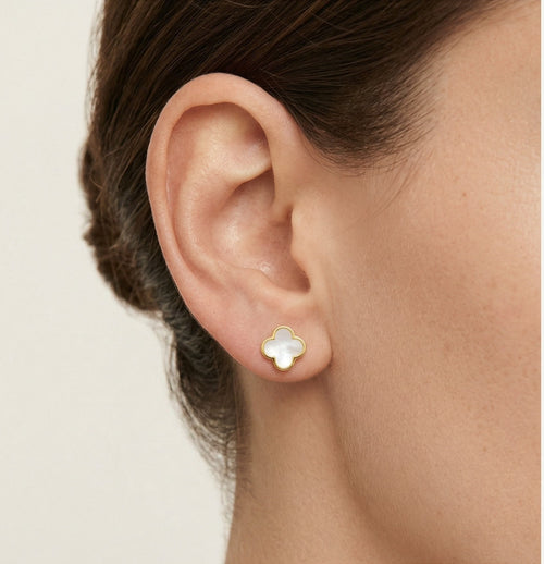 Náušnice ze žlutého zlata s perleťovým čtyřlístkem