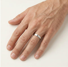 Eleganter Weißgold-Ehering