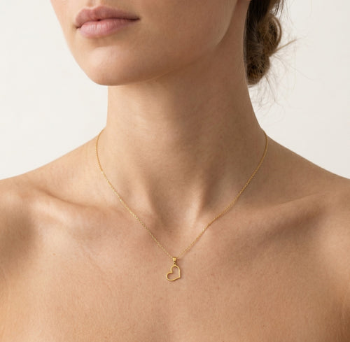 Yellow gold delicate heart pendant