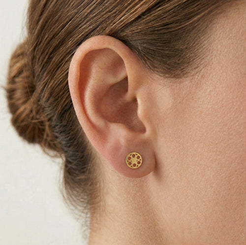 Flower cut gold stud earrings