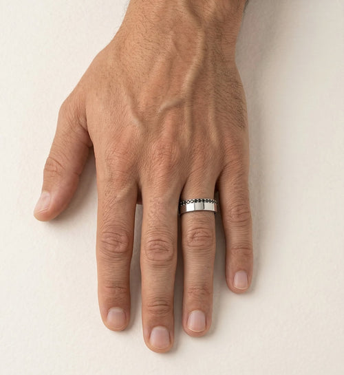 Snubní prsteny z bílého zlata s kameny na okraji