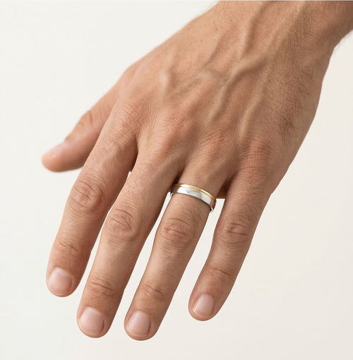 Zweifarbiger, polierter Gold-Ehering