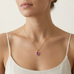 Pendentif en or avec rubis synthétique ovale royal