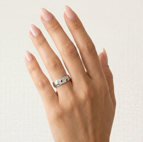 Anillos de boda de oro blanco gruesos en forma de corazón