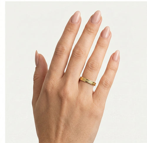 Anillo único de boda de oro amarillo