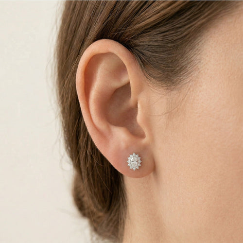 Pendientes de plata con halo y circonita cúbica ovalada