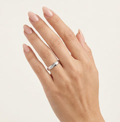 Snubní prsten z bílého zlata s motivem listů