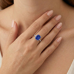 Stříbrný prsten se smaragdovým brusem safíru