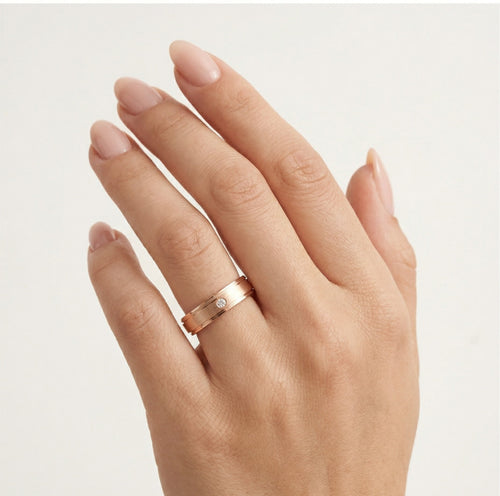 Anillo de boda de oro rosa con acabado pulido