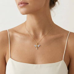 Pendentif libellule en or taillé diamant