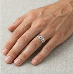 Anillos de boda modernos con diamantes duales