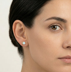 Boucles d’oreilles uniques en opale blanche avec zircon cubique