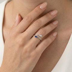 Bague éblouissante avec pierres taillées rondes et ovales