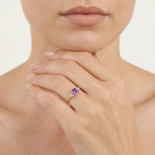 Prsten ze žlutého zlata s ametystem a kubickými zirkony