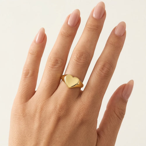 Lovely heart yellow gold ring