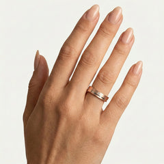 Roségold- und Weißgold-Eheringe