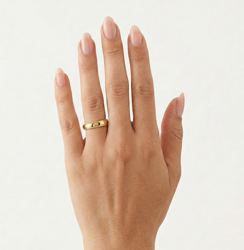 Gelbgold-Trauringe mit seitlichem Detail