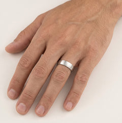 Snubní prsten z bílého zlata se čtvercovým designem