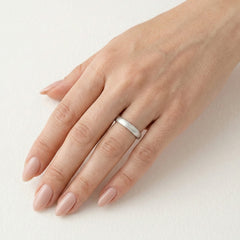 Snubní prsteny z bílého zlata s matnou povrchovou úpravou