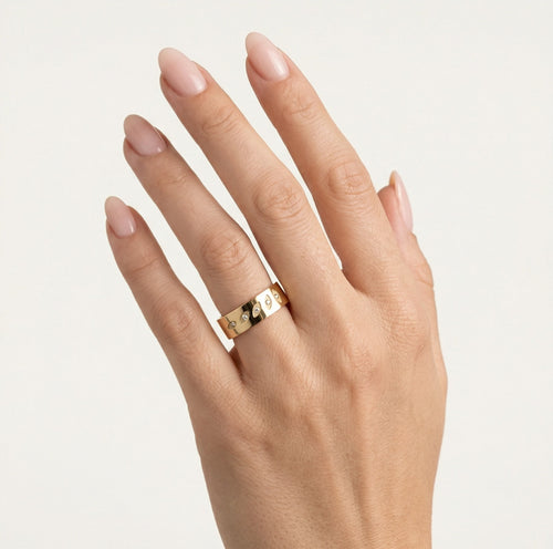 Snubní prsten ze žlutého zlata s detailem listu