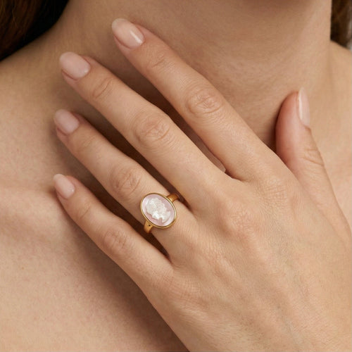 Bague classique en or avec camée