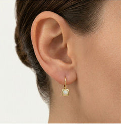 Pendientes cuadrados de oro con ópalo blanco