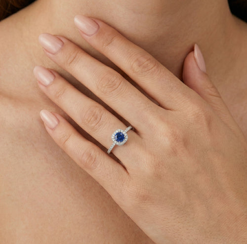 Dámský stříbrný prsten se syntetickým tanzanitem