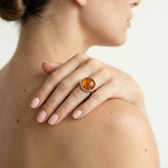 Bernstein-Cabochon-Ring aus Silber