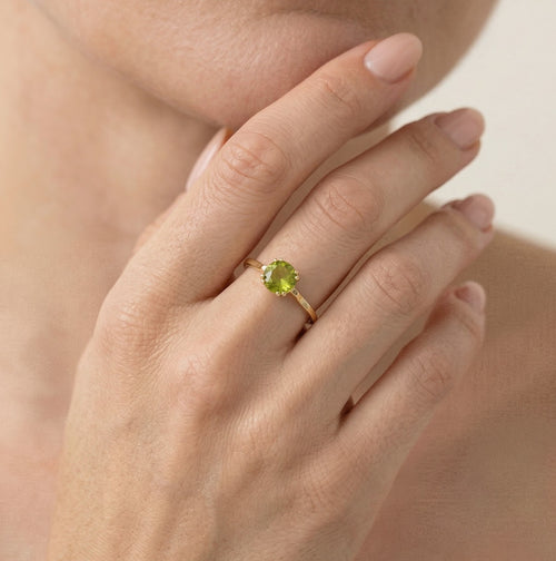 Prsten s kulatým vltavínem