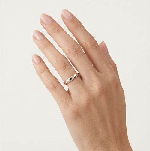 Anillos de boda de oro blanco y rosa con círculos