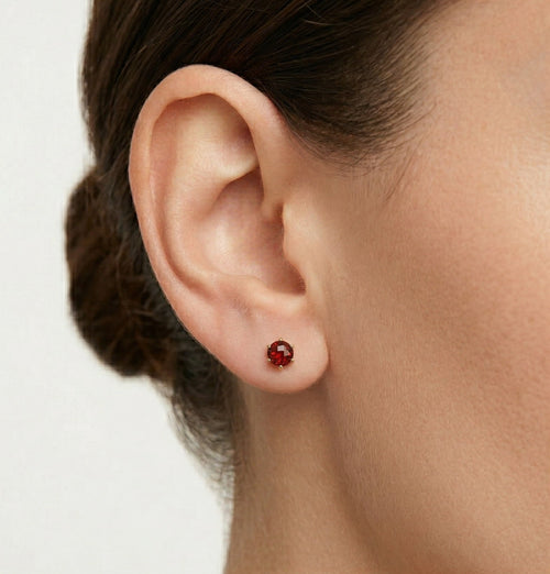 Boucles d’oreilles puces simples en grenat