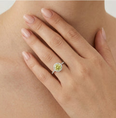 Stříbrný prsten se svatozáří a citrínem