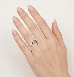 Nadčasový široký snubní prsten z bílého zlata